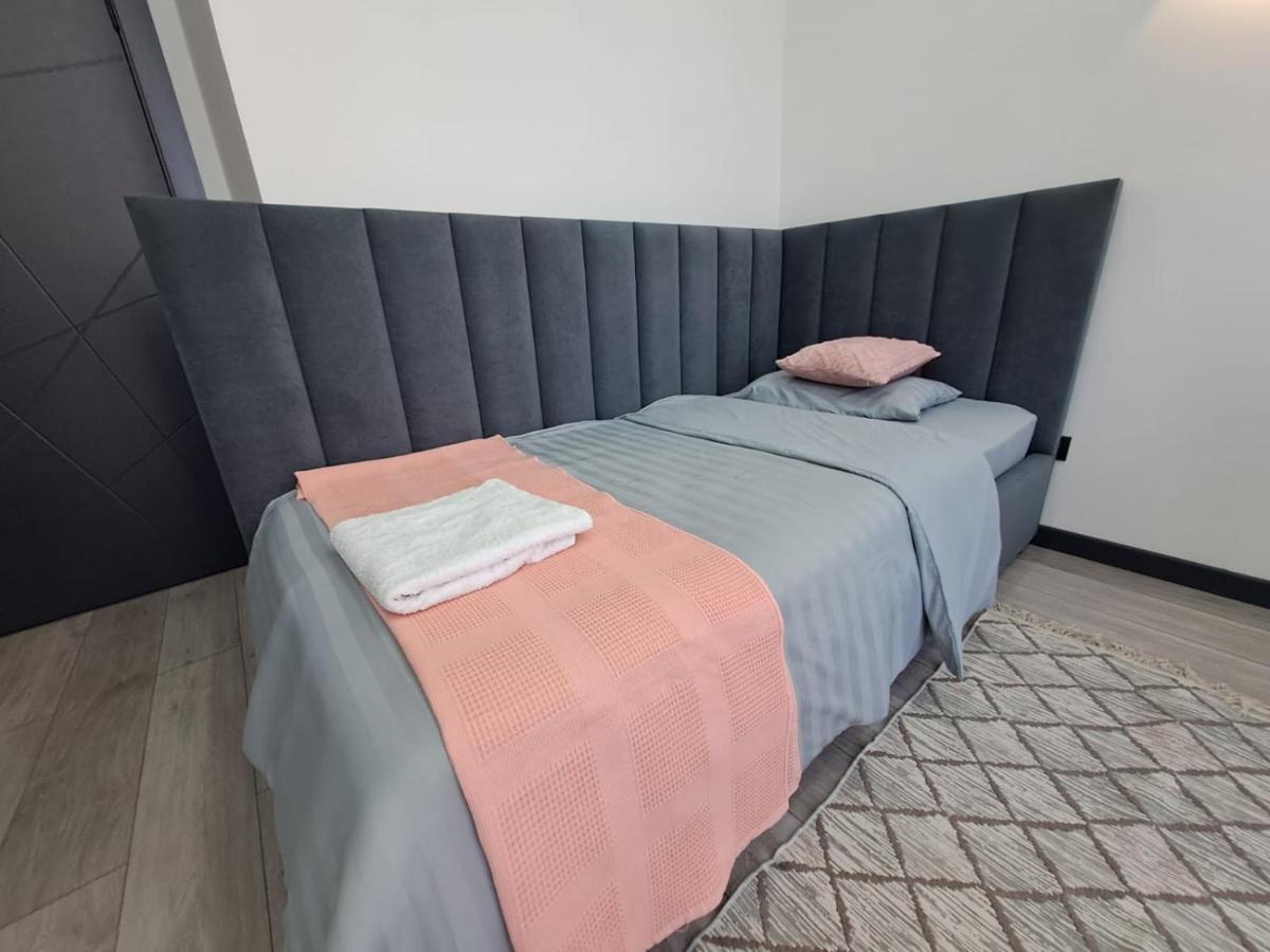 Apartment Warm With Shared Bathroom And Kitchen Near Mega Park Almaty